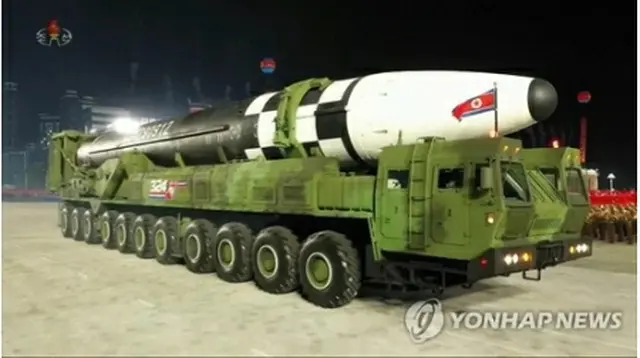 北朝鮮は１０日、朝鮮労働党創建７５周年を迎えて軍事パレードを実施し、新型ＩＣＢＭを公開した（朝鮮中央テレビより）＝（聯合ニュース）≪転載・転用禁止≫
