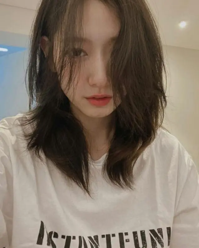女優パク・シネ、乱れた髪の間から女神のような美貌…「エクステ外してしまった」（画像提供:wowkorea）