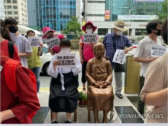 日本総領事館近くに設置されている少女像（資料写真）＝（聯合ニュース）
