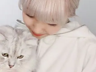 「NiziU」のMAYUKA＆MAYA、猫や犬とのモフモフ感あふれるショットで近況報告「明日もステキな日になりますように」