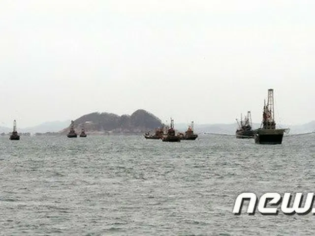 14日 韓国仁川海域で、中国漁船が不法操業している（画像提供:wowkorea）