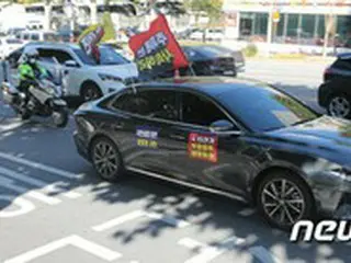 ソーシャルディスタンス緩和によりソウル各地で週末集会…人数制限は順守するも反発は相変わらず＝韓国