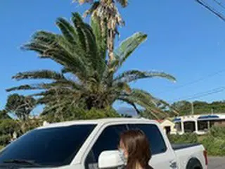 女優イ・ヨニ、チェジュ島旅行で電気自動車も体験…「ハワイみたい」