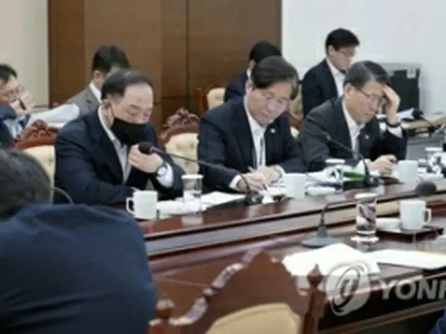 ３月に開かれた経済・金融状況を点検する緊急会議の様子（資料写真）＝（聯合ニュース）