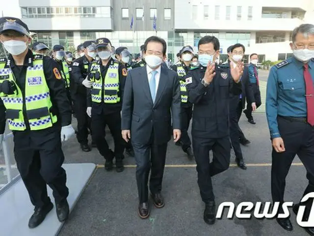 丁世均国務総理、警察の日を迎えて警察現場を激励…「徹底した集会対応に感謝」＝韓国（画像提供:wowkorea）