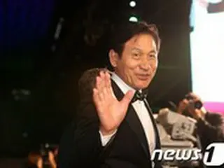 【公式】韓国の”国民的俳優”アン・ソンギ、一時入院も現在は退院し自宅療養＝原因は「過労」