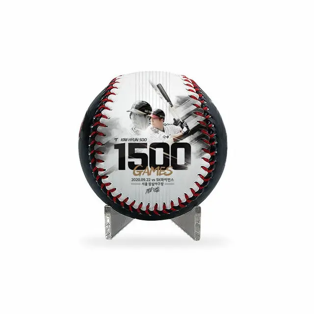 ＜野球＞LGキム・ヒョンス、1500試合出場記念の「プレーヤー　フォトボール」発売（画像提供:wowkorea）