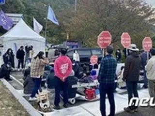 韓国国防省、「THAAD基地」に装備搬入…住民など30人あまりが入り口を“封鎖”