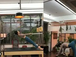 アン・ヨンミ、ピラティスで培ったスレンダーなスタイル誇示＝韓国
