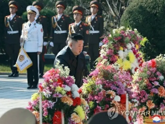 中国人民志願軍の烈士陵園を参拝とする金委員長＝（朝鮮中央通信＝聯合ニュース）≪転載・転用禁止≫