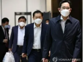 サムスントップがベトナム出張終え帰国　「日本にも行く必要ある」