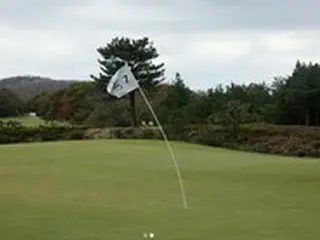 ＜男子ゴルフ＞KPGA「ビズプレー電子新聞オープン」、強風のため2R中断＝54ホールに縮小決定
