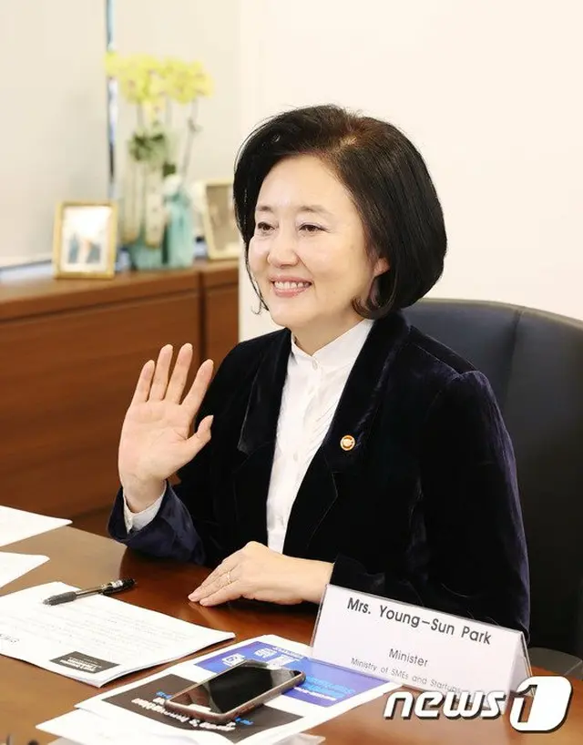 リモートで行われたAPEC中小企業大臣会議に参席した、韓国のパク・ヨンソン中小ベンチャー企業相（画像提供:wowkorea）
