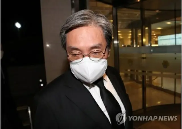 弔問に訪れた盧秘書室長＝２５日、ソウル（聯合ニュース）