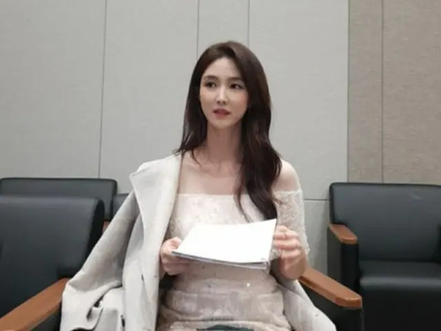 女優イ・スギョンがまるで氷の姫のような美貌でファンに近況を伝えた。（画像提供:OSEN）