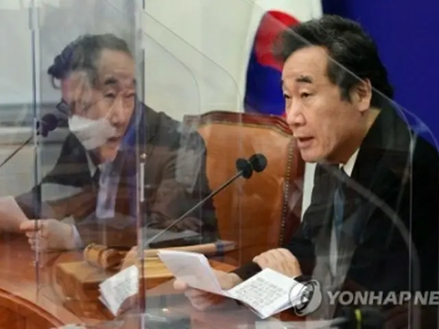 国会で開かれた最高委員会議で発言する李洛淵氏＝26日、ソウル（聯合ニュース）
