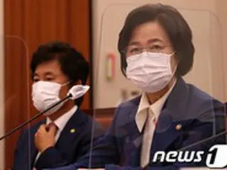 秋法相「長官を一度やってみてください」 vs 国民の力議員「夢を育ててみる」＝韓国