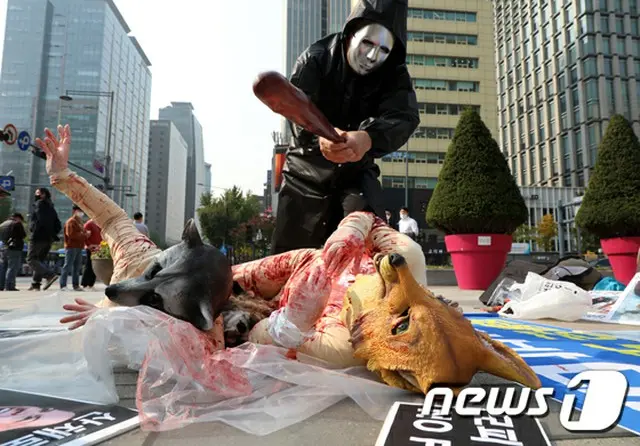「毛皮反対」、ソウル中心部で過激パフォーマンスに市民騒然＝韓国（画像提供:wowkorea）