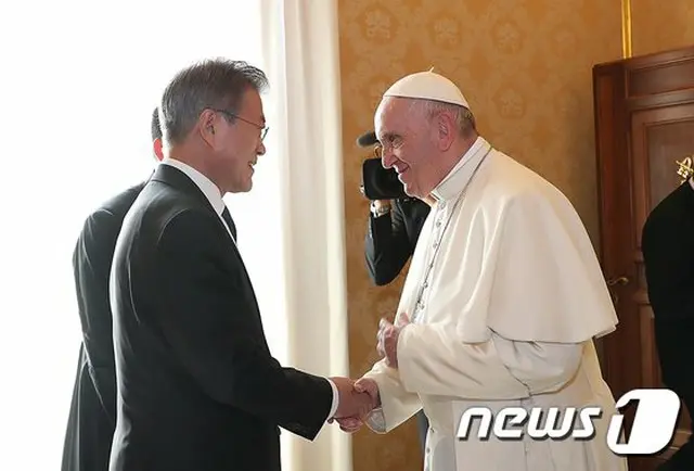 ローマ教皇フランシスコ、文在寅大統領に直筆の手紙「平和を祈る」（画像提供:wowkorea）