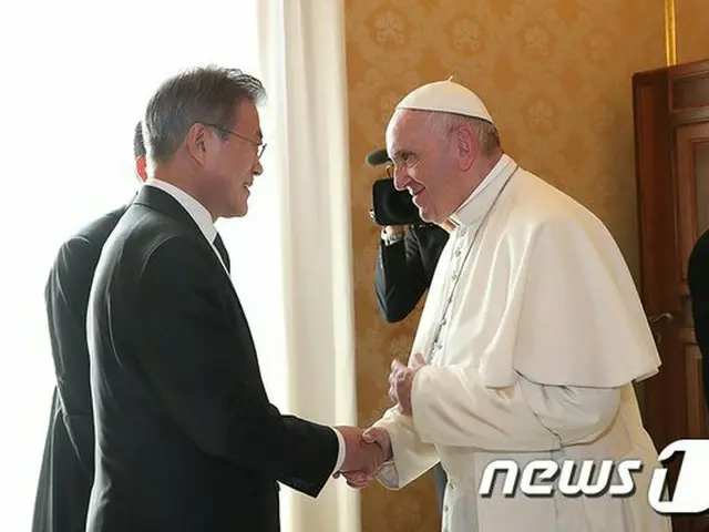 ローマ教皇フランシスコ、文在寅大統領に直筆の手紙「平和を祈る」（画像提供:wowkorea）