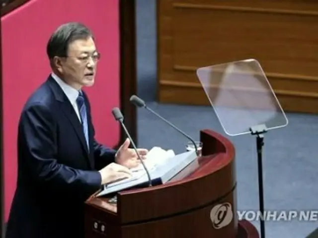 国会で施政方針演説を行う文大統領＝28日、ソウル（聯合ニュース）