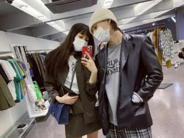 歌手ヒョナとDAWNカップルが一日中一緒に過ごした近況を公開してファンから羨望の的となっている。（画像提供:OSEN）