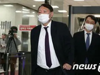 ユン・ソンニョルに狙いをつける捜査…側近ユン・デジンの実兄を税務署などが家宅捜索=韓国