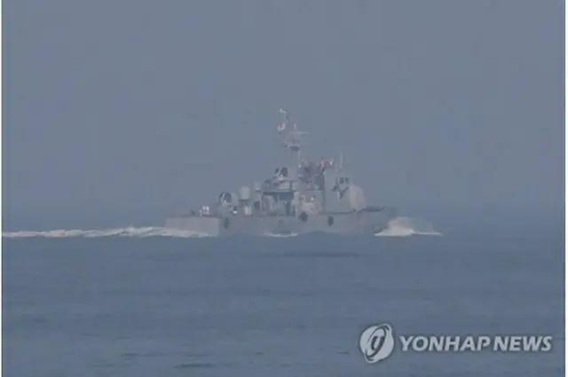 北朝鮮軍に射殺された韓国人男性を捜索する韓国海軍の艦艇（国会写真記者団）＝（聯合ニュース）