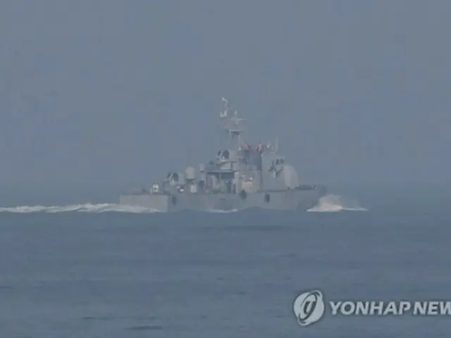 北朝鮮軍に射殺された韓国人男性を捜索する韓国海軍の艦艇（国会写真記者団）＝（聯合ニュース）