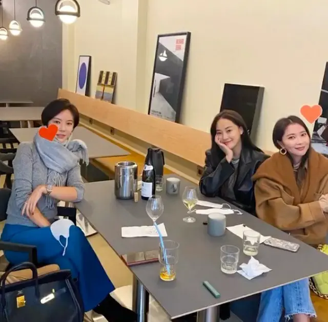 離婚調停中の女優ファン・ジョンウム、仲良しイ・ジュヨン（元AS）通じて近況公開（画像提供:wowkorea）