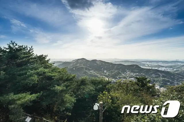韓国大統領府の後ろ側にある北岳山（画像提供:wowkorea）