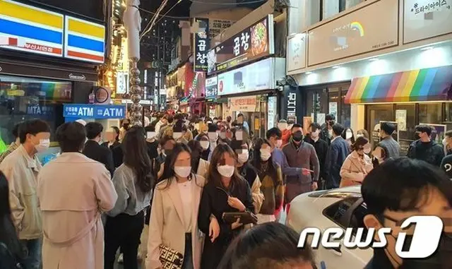ハロウィンと紅葉で人々密集…「コロナの展望」厳しく＝韓国（画像提供:wowkorea）