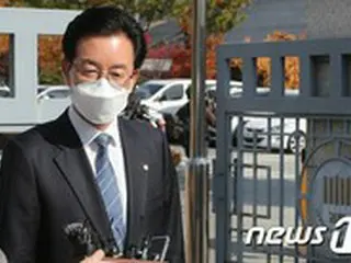 チョン・ジョンスン（鄭正淳）議員、選挙法違反疑惑を否定…内部告発者と対面調査=韓国