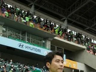 イ・ドングクが華やかに引退＝韓国全北現代モータース
