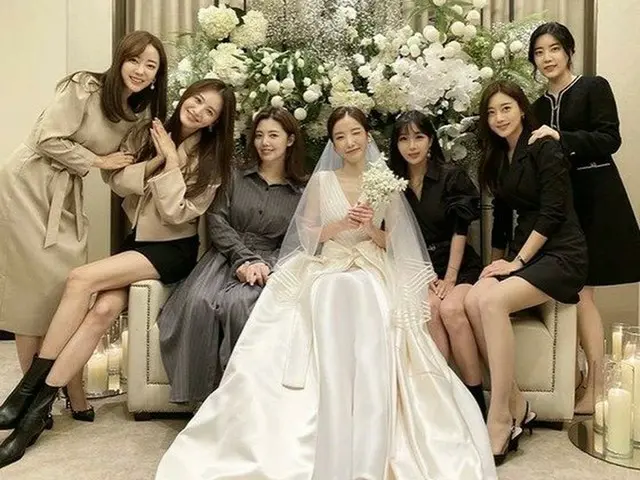 「RAINBOW」全員集合、ジスク結婚式「お幸せに」（画像提供:wowkorea）