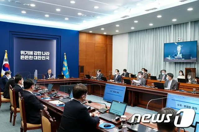 韓国大統領府で首席・補佐官会議を主宰している、文在寅 大統領（画像提供:wowkorea）