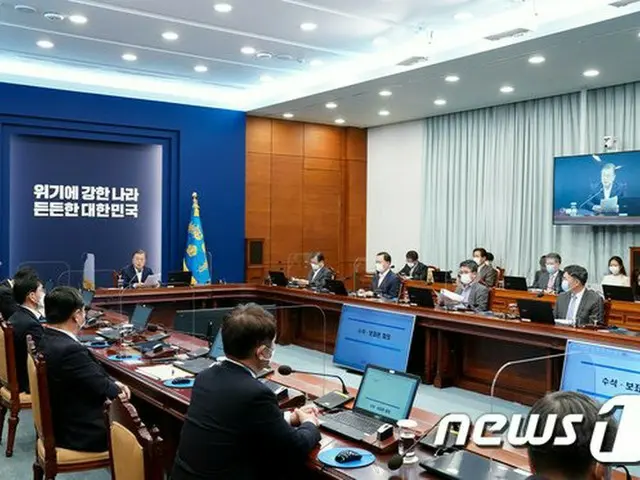 韓国大統領府で首席・補佐官会議を主宰している、文在寅 大統領（画像提供:wowkorea）