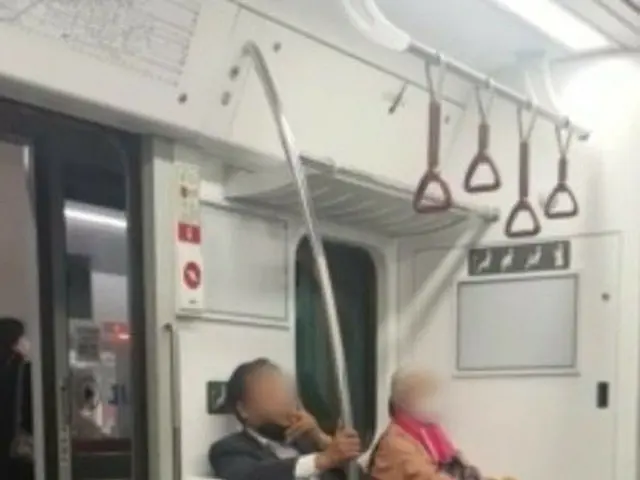 地下鉄車内で乗客が飲酒・喫煙に暴言まで…韓国警察「身元を確認中」（画像提供:wowkorea）