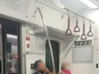 地下鉄車内で乗客が飲酒・喫煙に暴言まで…韓国警察「身元を確認中」