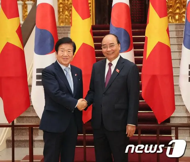 パク・ビョンソク韓国国会議長とグエン・スアン・フック首相（画像提供:wowkorea）