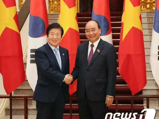 パク・ビョンソク韓国国会議長とグエン・スアン・フック首相（画像提供:wowkorea）