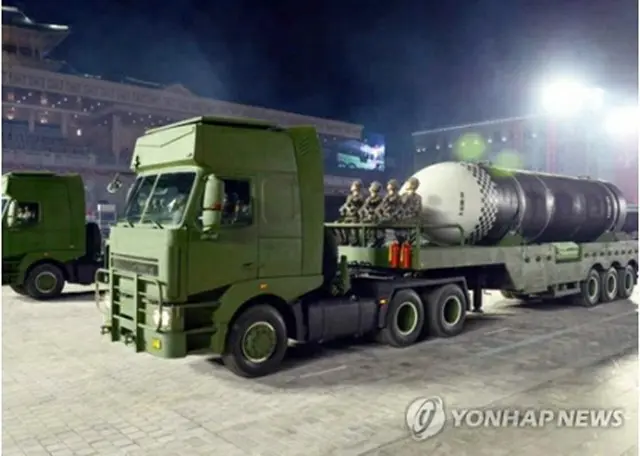 北朝鮮は１０月１０日、朝鮮労働党創建７５周年を迎えて実施した閲兵式（軍事パレード）で新型のＳＬＢＭを公開した（労働新聞のホームページより）＝（聯合ニュース）≪転載・転用禁止≫