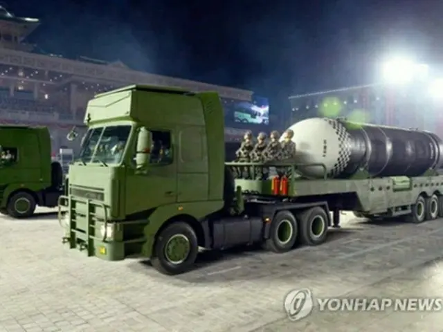 北朝鮮は１０月１０日、朝鮮労働党創建７５周年を迎えて実施した閲兵式（軍事パレード）で新型のＳＬＢＭを公開した（労働新聞のホームページより）＝（聯合ニュース）≪転載・転用禁止≫