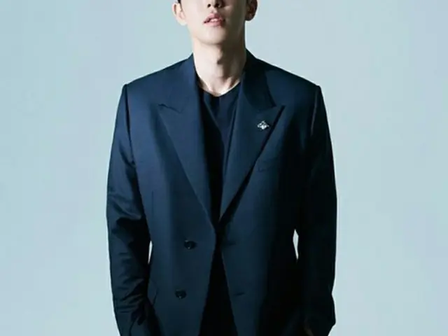 俳優ナム・ジュヒョク、甘いマスク＆スーツ映え＆胸キュンなまなざしでグラビアを飾る…ドラマ「スタートアップ」出演中（画像提供:wowkorea）