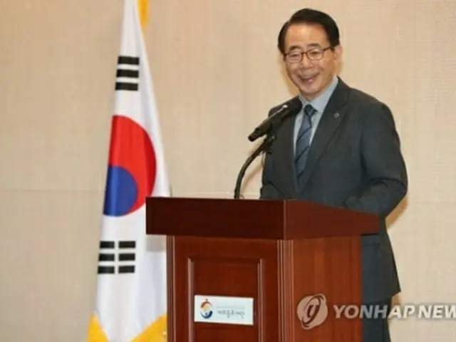 就任式であいさつを述べる金氏＝４日、西帰浦（聯合ニュース）