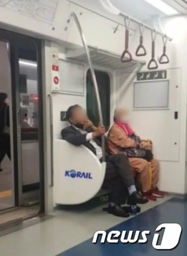 地下鉄車内で飲酒・喫煙に暴言、50代の男を検挙…過料・反則金35万ウォン処分＝韓国（画像提供:wowkorea）
