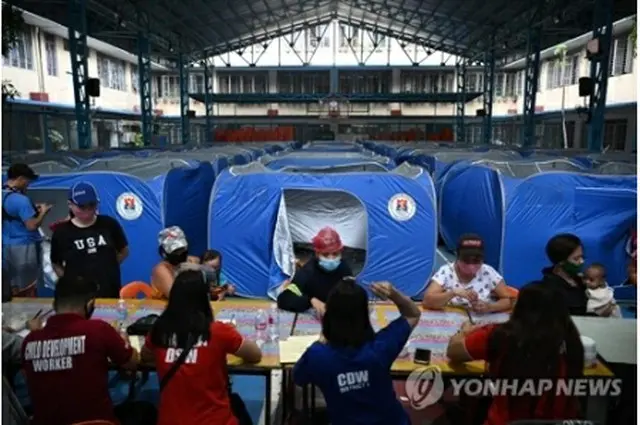 フィリピンの首都マニラに設けられた臨時避難所＝（ＡＦＰ＝聯合ニュース）