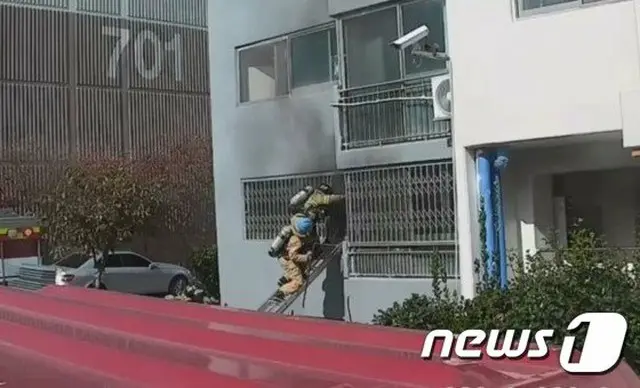 火災が起きたアパートに閉じ込められた障害者が救助される＝韓国順天市（画像提供:wowkorea）