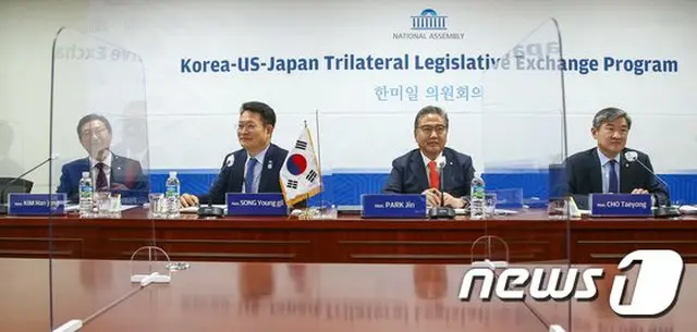 “日米韓議員会議”のTV会議に参席している韓国側の議員たち（画像提供:wowkorea）