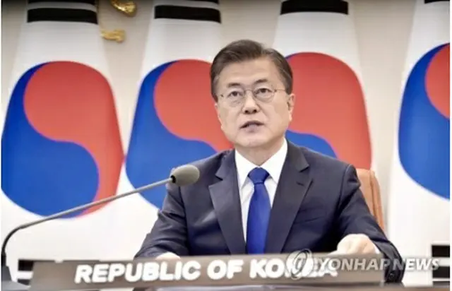 ４月にテレビ会議形式で開かれたＡＳＥＡＮプラス３で発言する文大統領（韓国大統領府提供）＝（聯合ニュース）≪転載・転用禁止≫